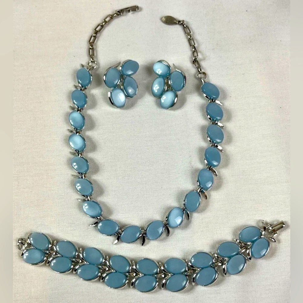 Vintage 60’s Blue Lucite Moonglow Thermoset Necklace Bracelet Earrings Parure